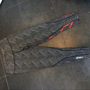 2xu cropped tights -EUC